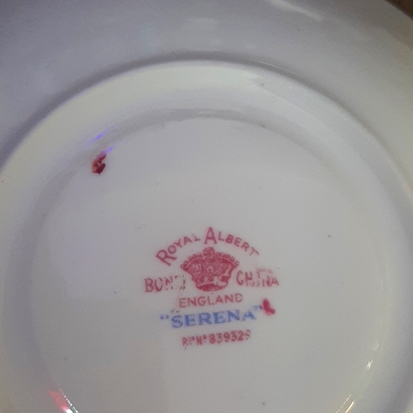 Vintage Royal Albert "Serena" cup / saucer - Picture 3 of 4